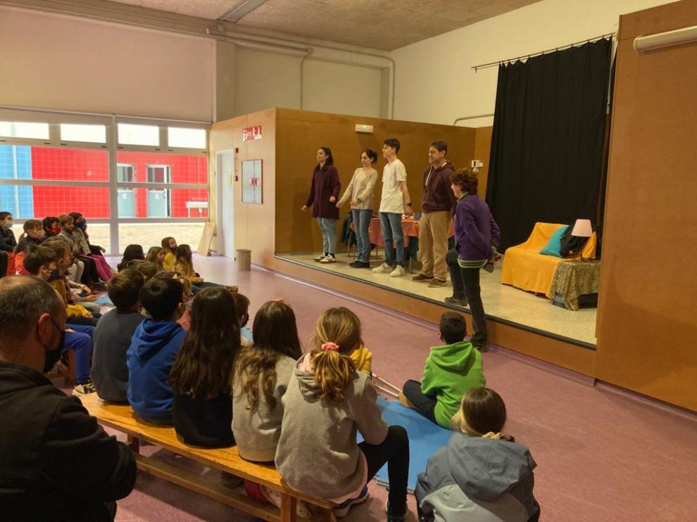 L'Escola Terra Nostra va acollir un Teatre-fòrum sobre la des-igualtat de gènere